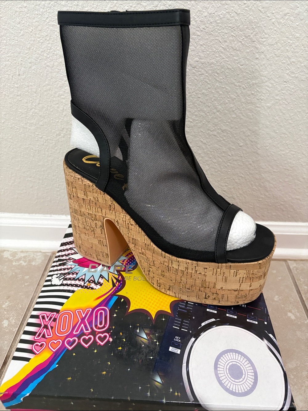Mesh Cork Platforms